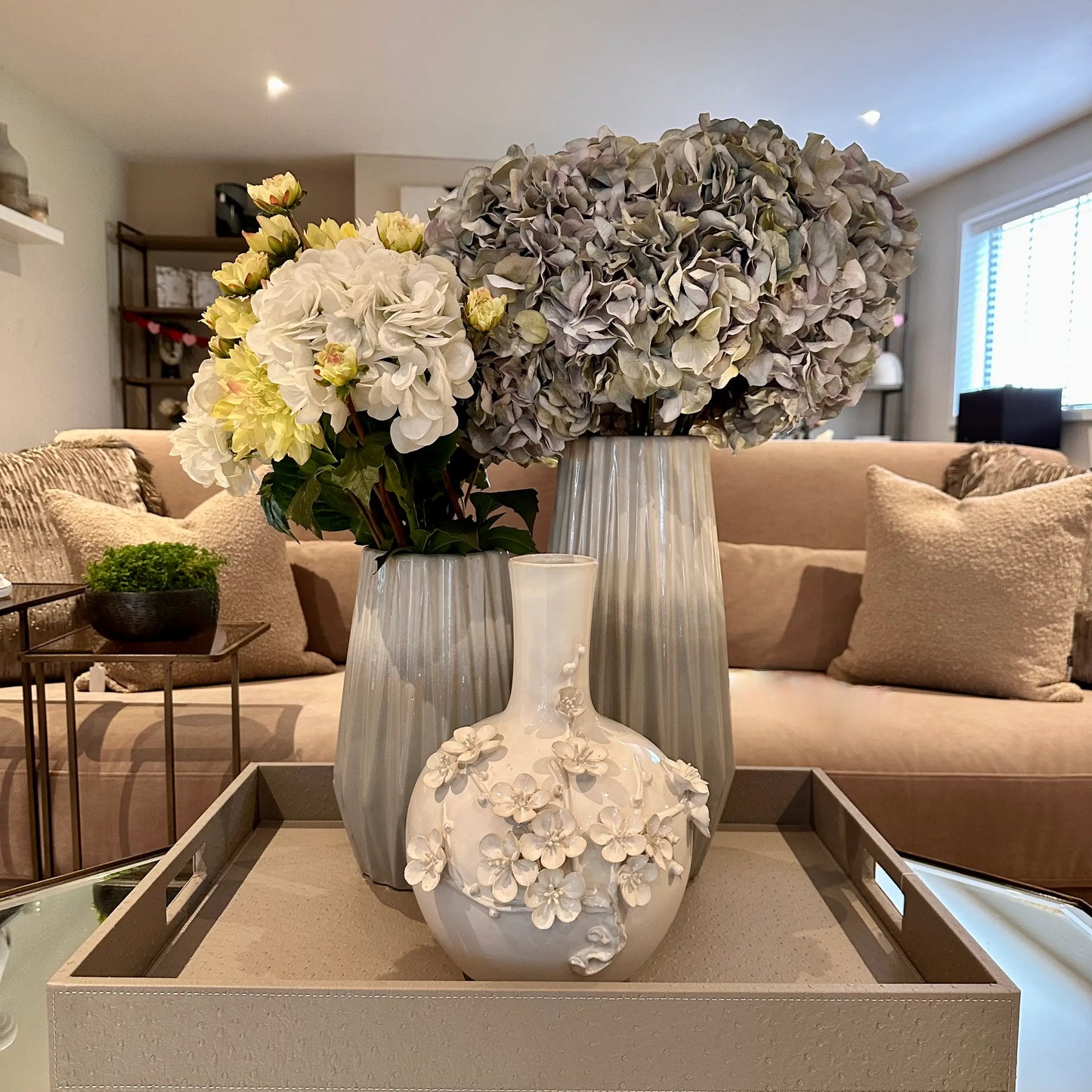 neutral-blossom-floral-vase-with-3d-raised-flowers-and-dipped-neutral-two-tone-vases-on-ostrich-leather-tray-at-albury-house-interiors