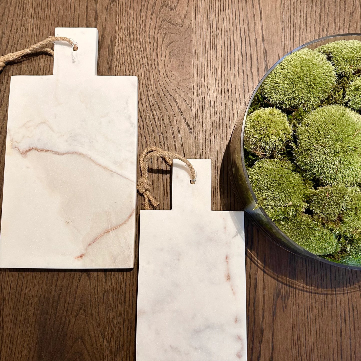 malmo-natural-veined-white-marble-chopping-serving-boards-in-small-and-large-at-albury-house-interiors