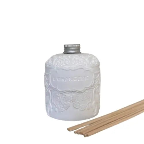 albury-house-interiors-lorangerie-white-engraved-diffuser-with-reeds
