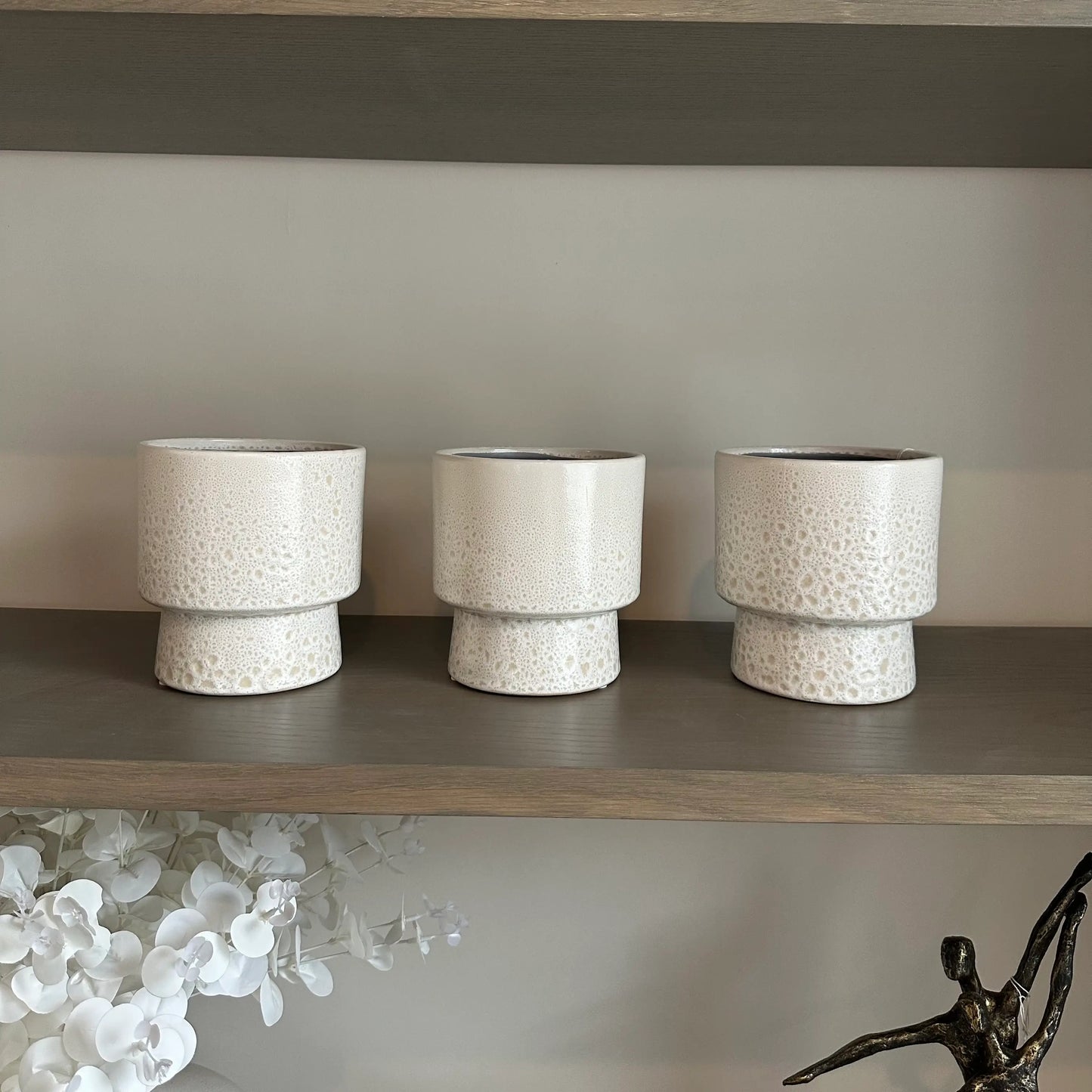 albury-house-interiors-off-white-speckle-goblet-planter-on-shelving-unit