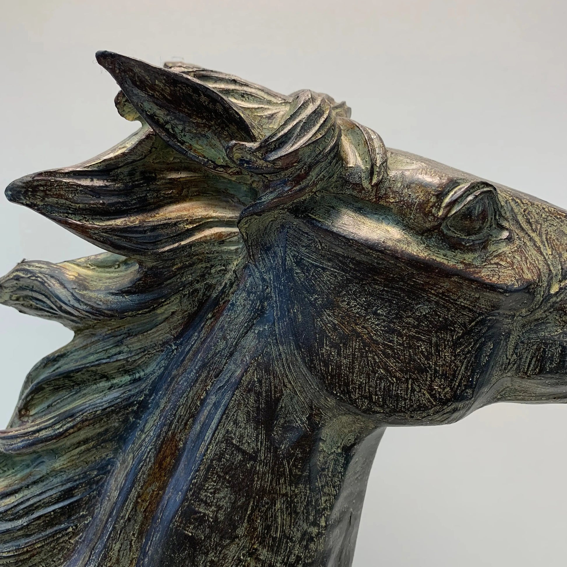 bronze-spirit-horses-head-sculpture-ornament-at-albury-house-interiors
