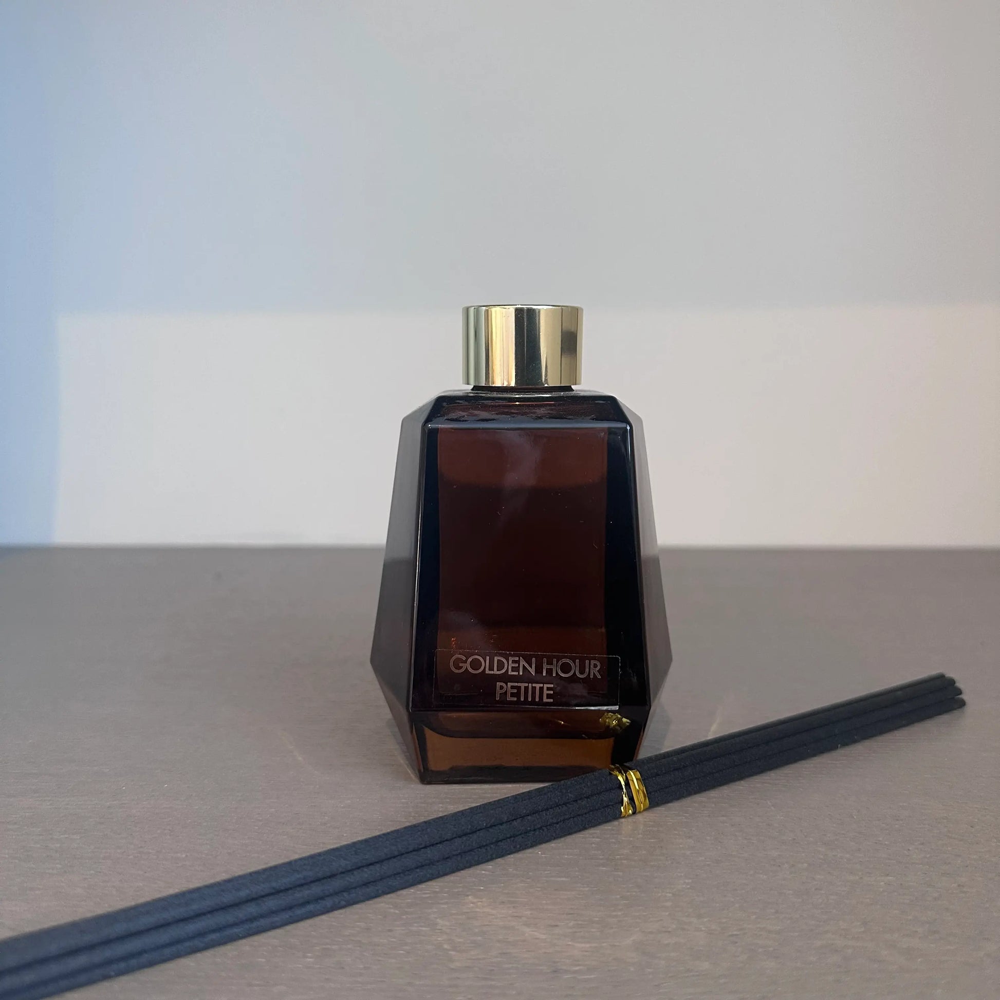 golden-hour-iconic-brown-glass-reed-diffuser-in-brown-gift-box-with-reeds-included-at-albury-house-interiors
