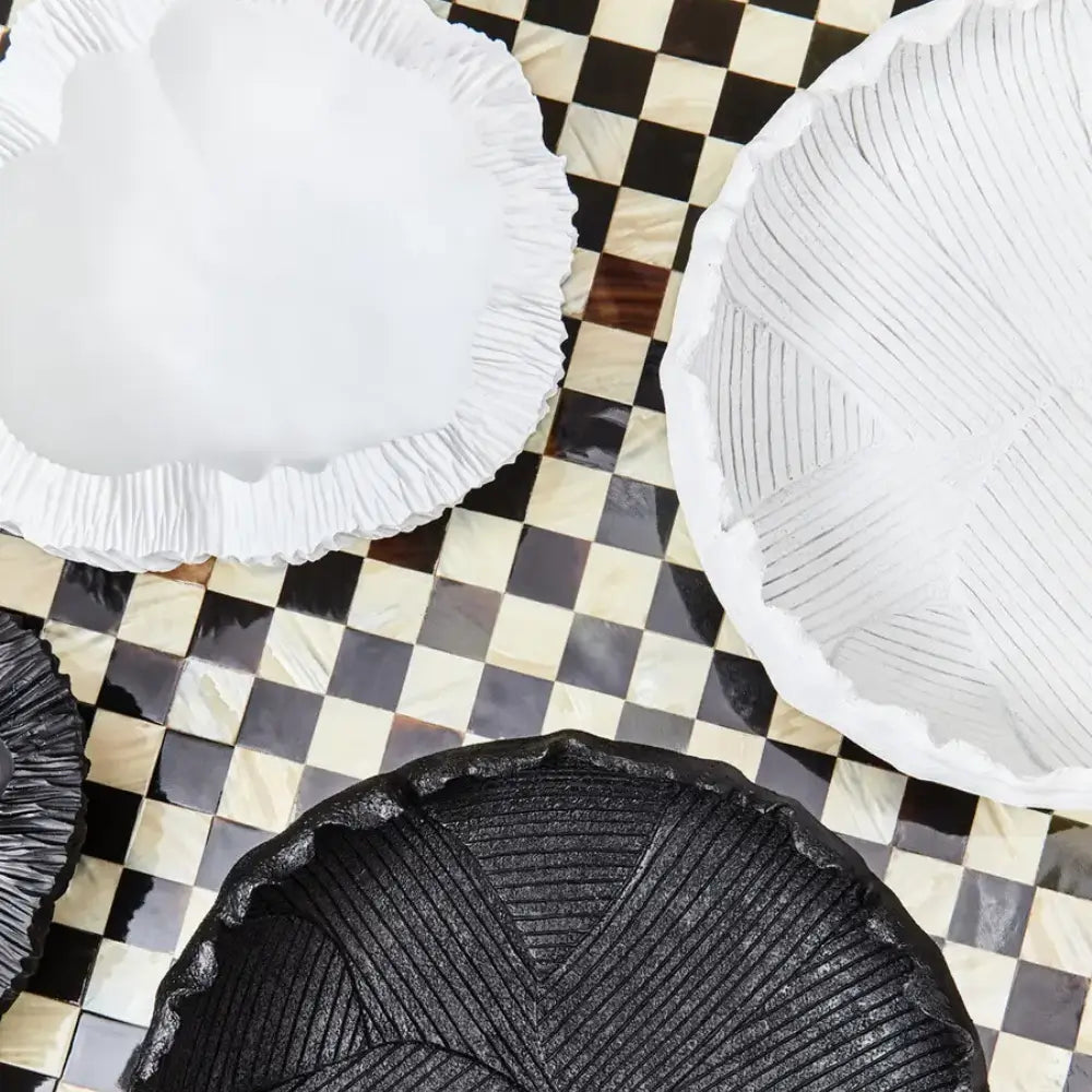 hamilton-flat-ridged-bowls-in-black-and-white-at-albury-house-interiors